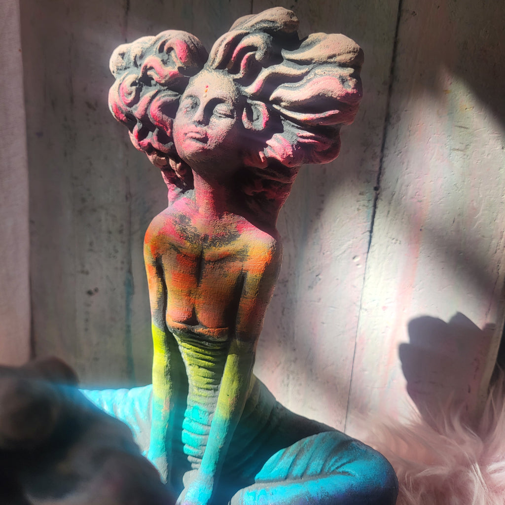 YOGINI Skulptur in Wunschfarbe