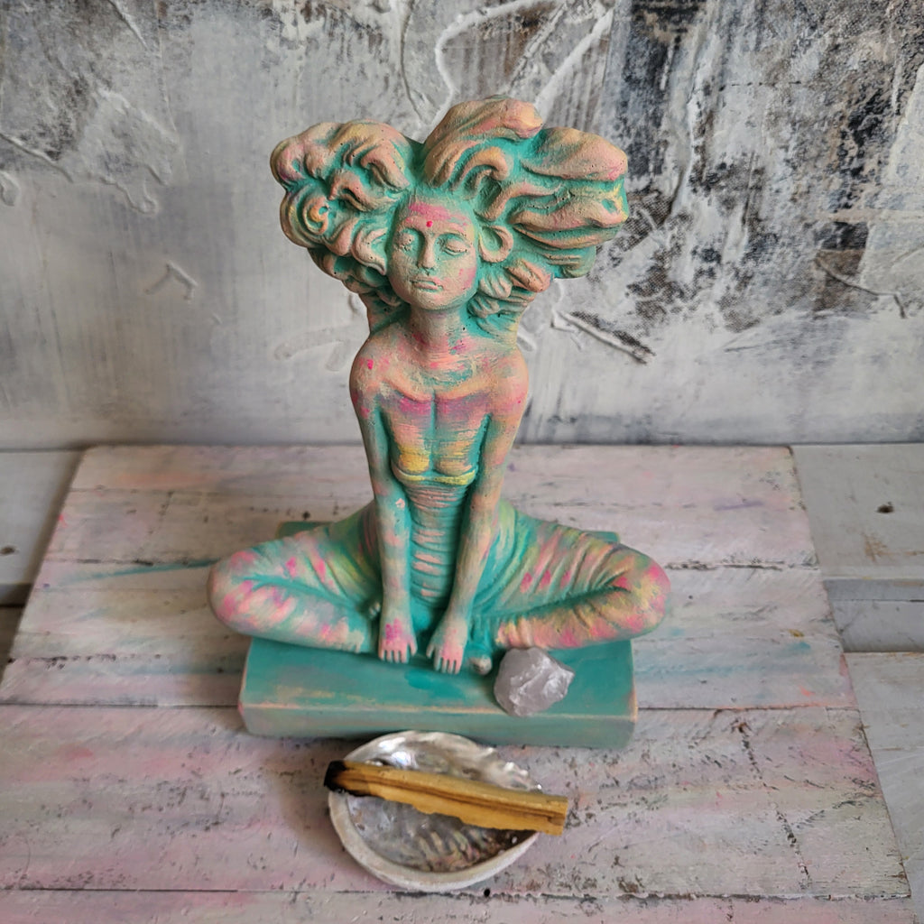YOGINI Skulptur in Wunschfarbe
