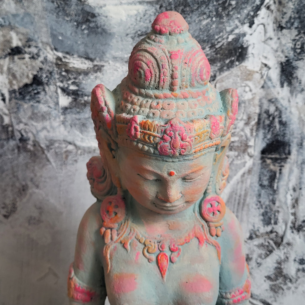 TARA Göttin mit Schale