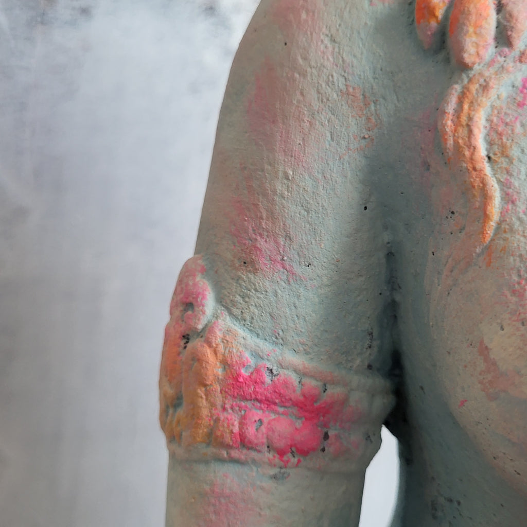 TARA Göttin mit Schale