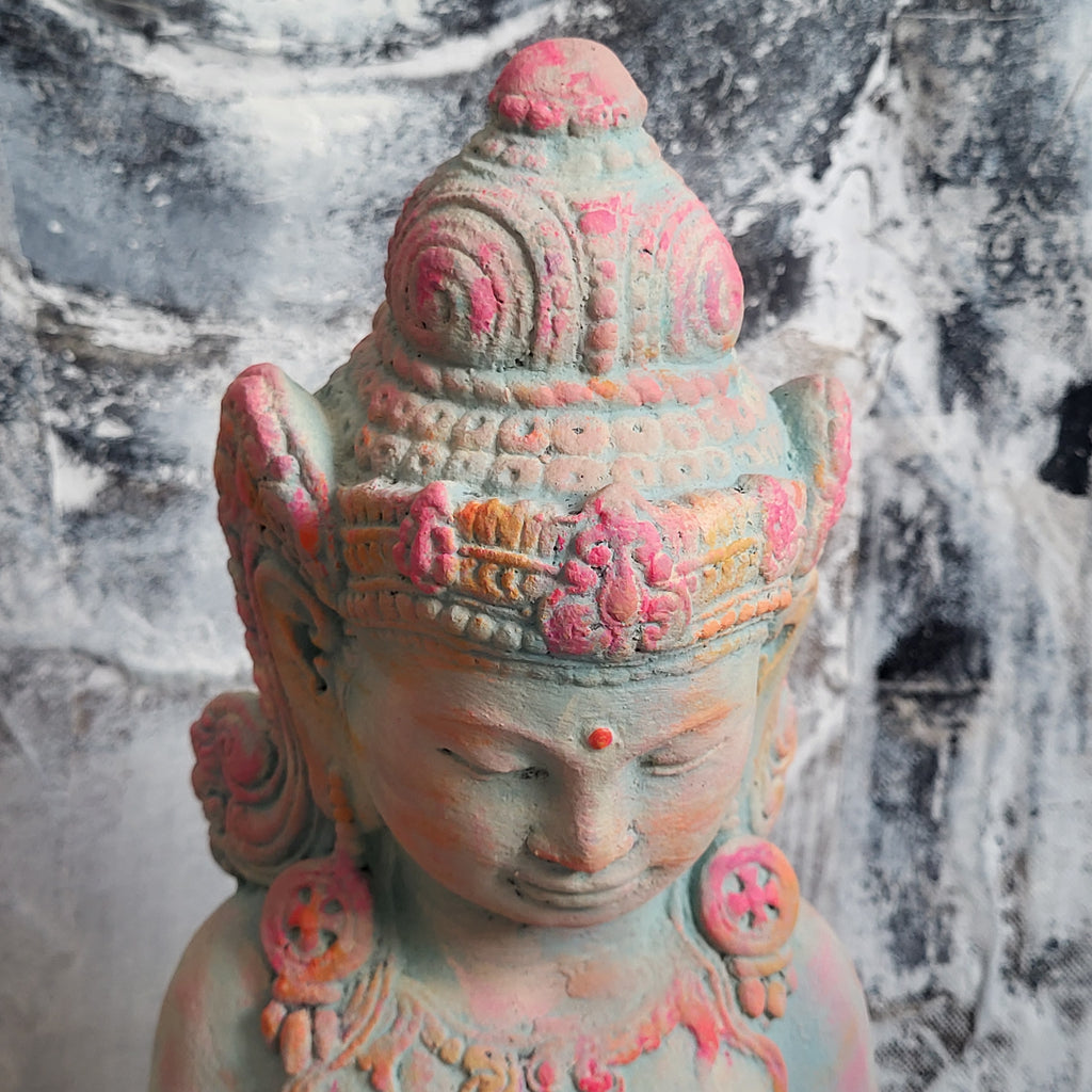 TARA Göttin mit Schale