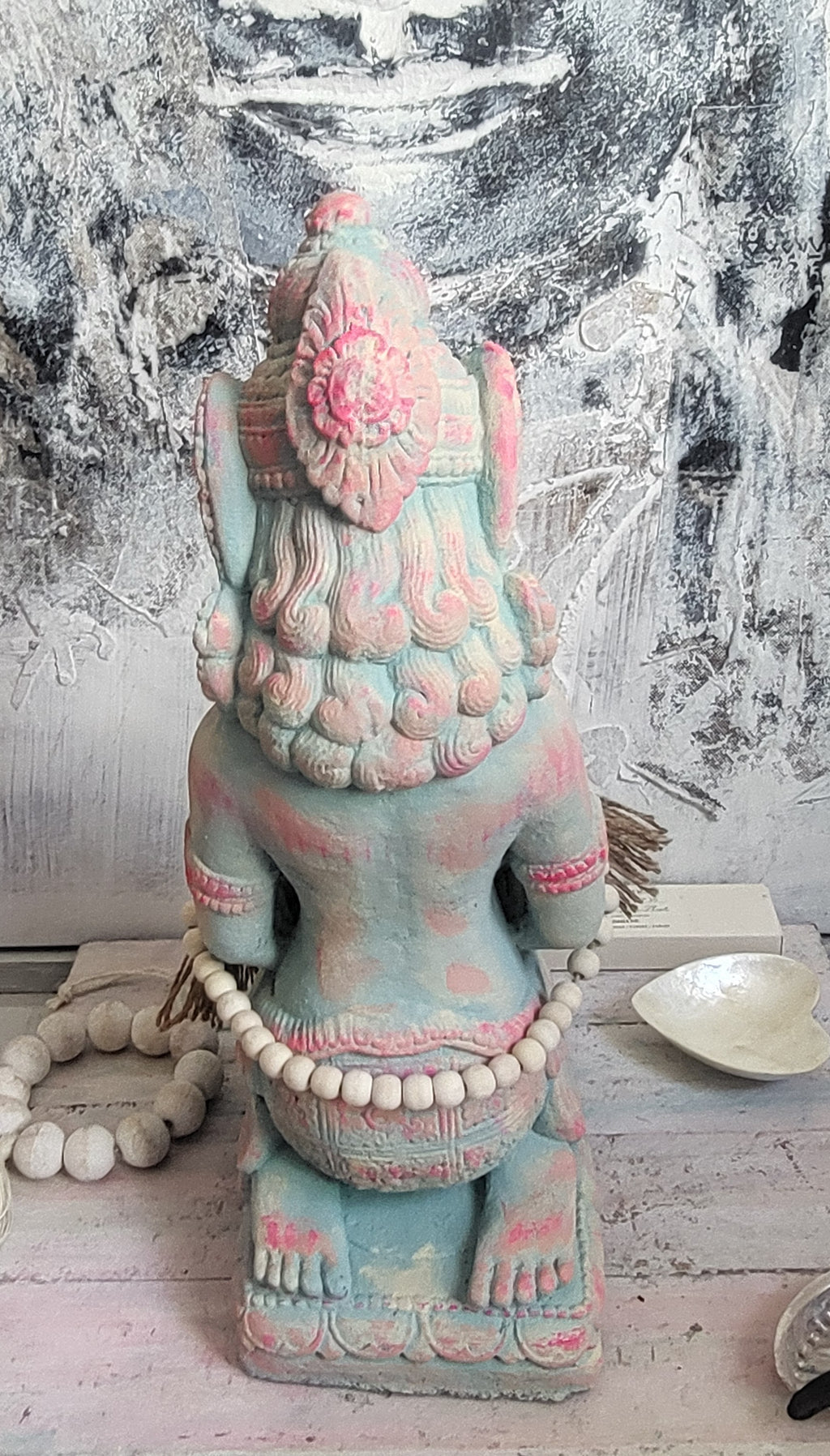 TARA Göttin mit Schale