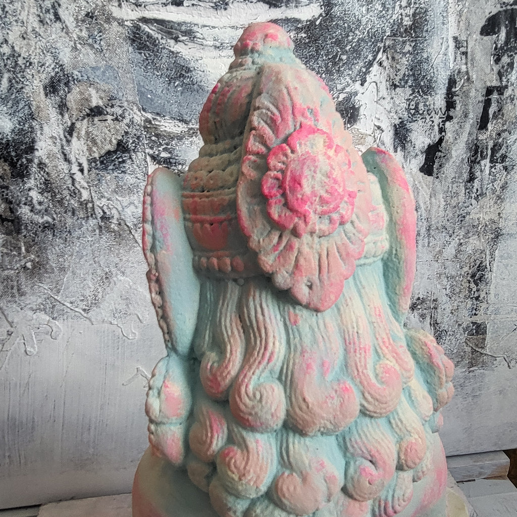 TARA Göttin mit Schale