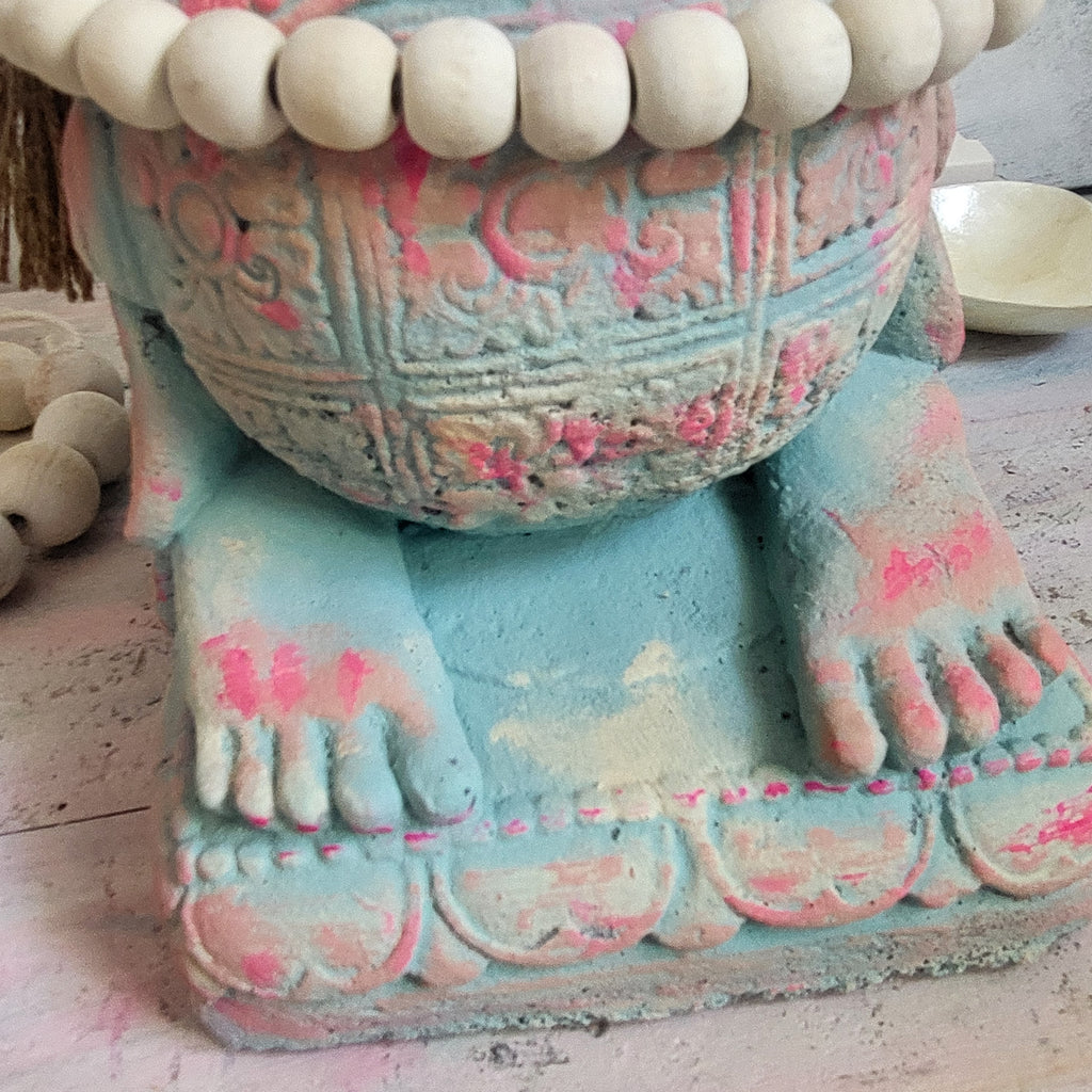 TARA Göttin mit Schale