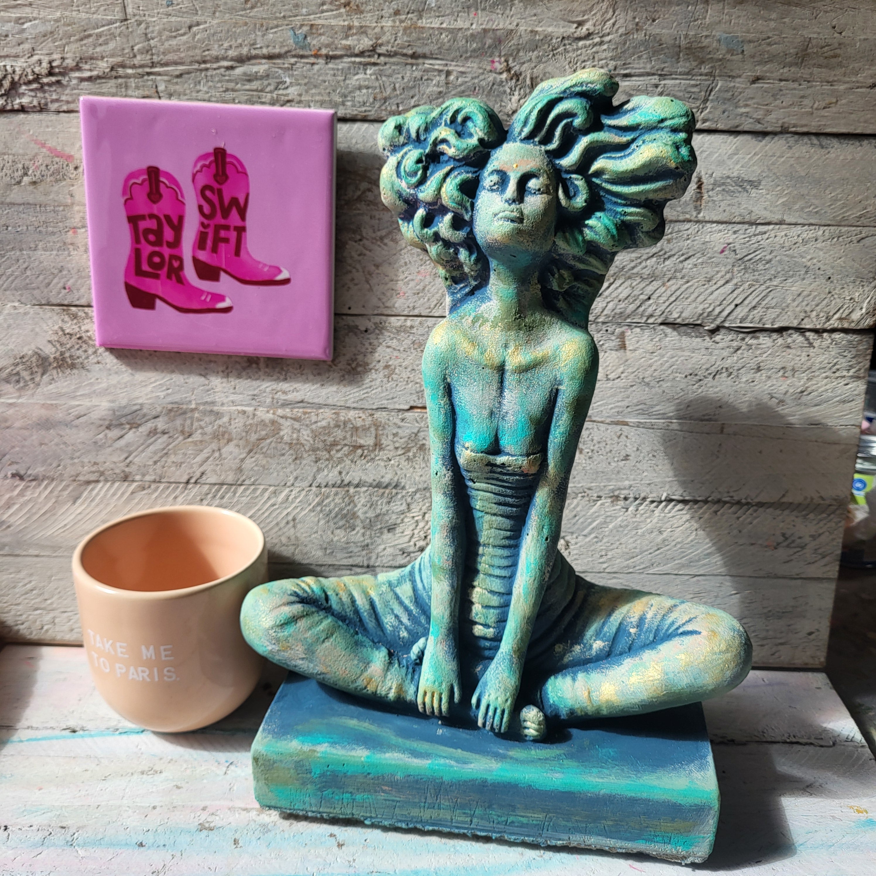 YOGINI Skulptur in Wunschfarbe