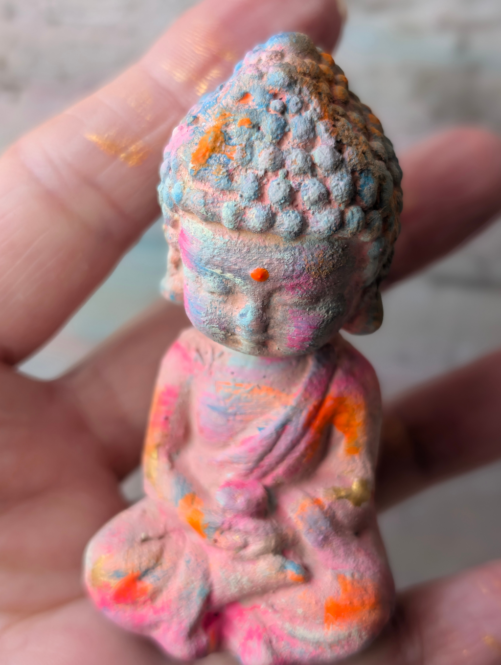 ANILUAP Buddha Lotus Figur aus Steinguss, handgemalt in Rosa Orange Blau, ca. 7,5 cm – spirituelle Dekoration