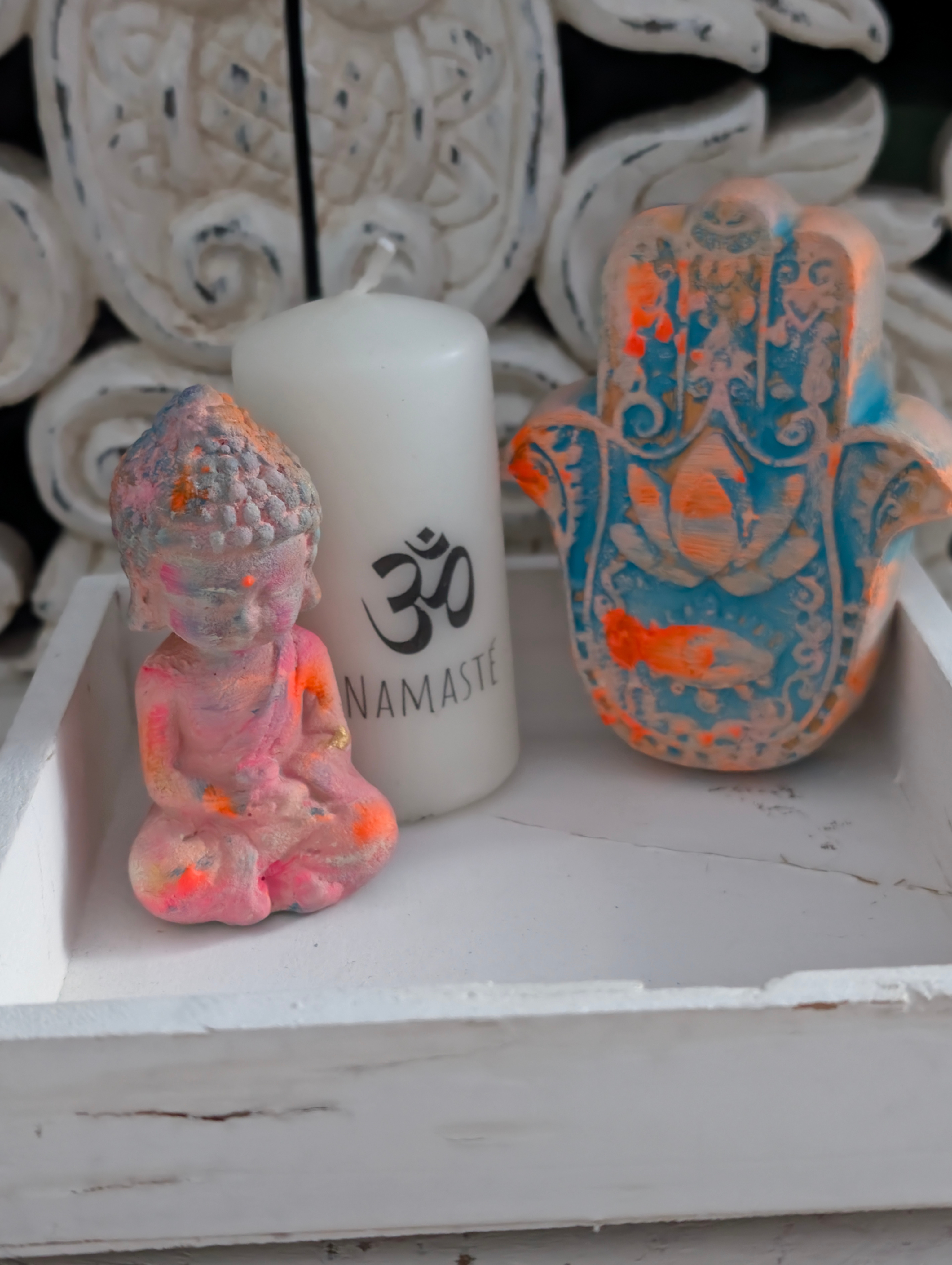 ANILUAP Spirituelles Altar Set mit Buddha, Hamsa Hand, Namasté OM Kerze im weißen Holzkästchen – Meditation und Yoga Dekoration