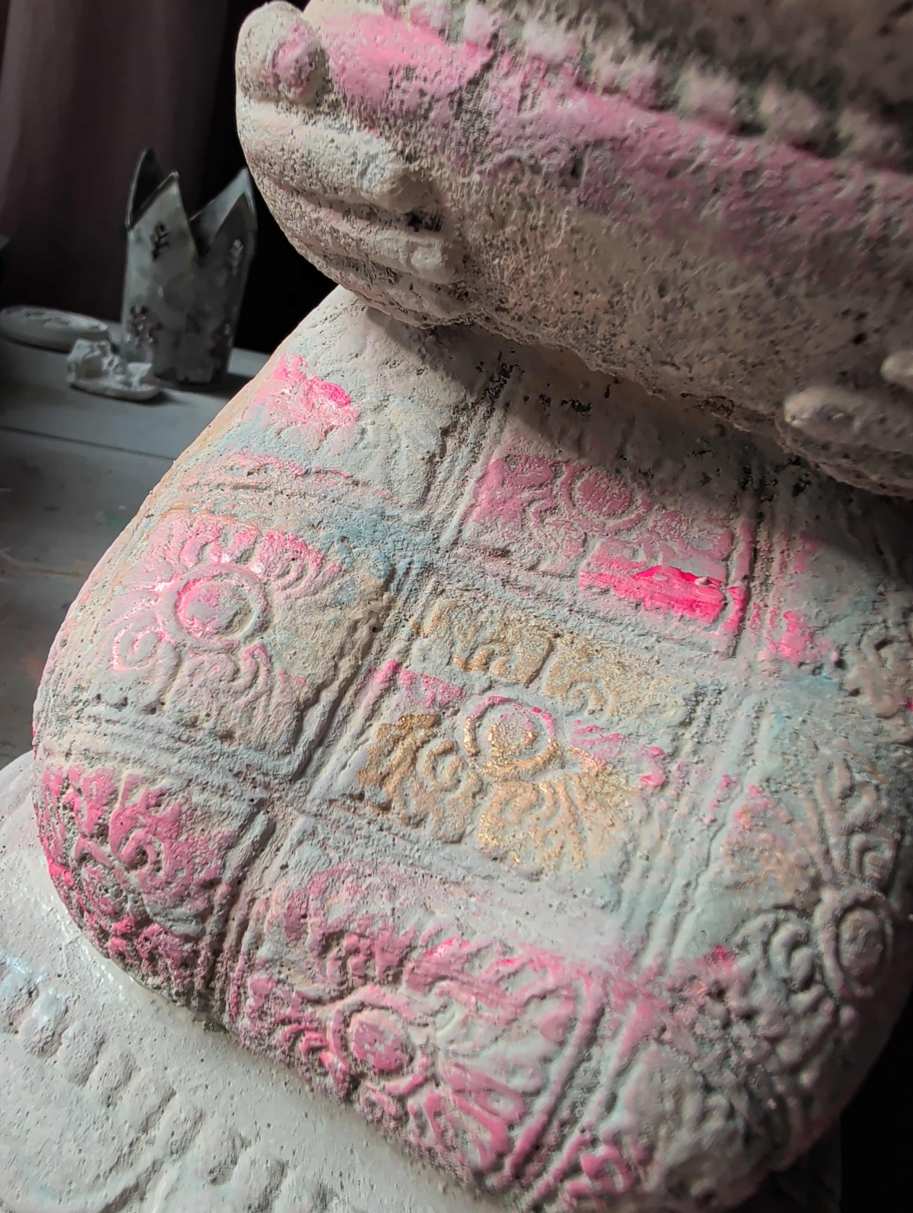 TARA Göttin mit Schale