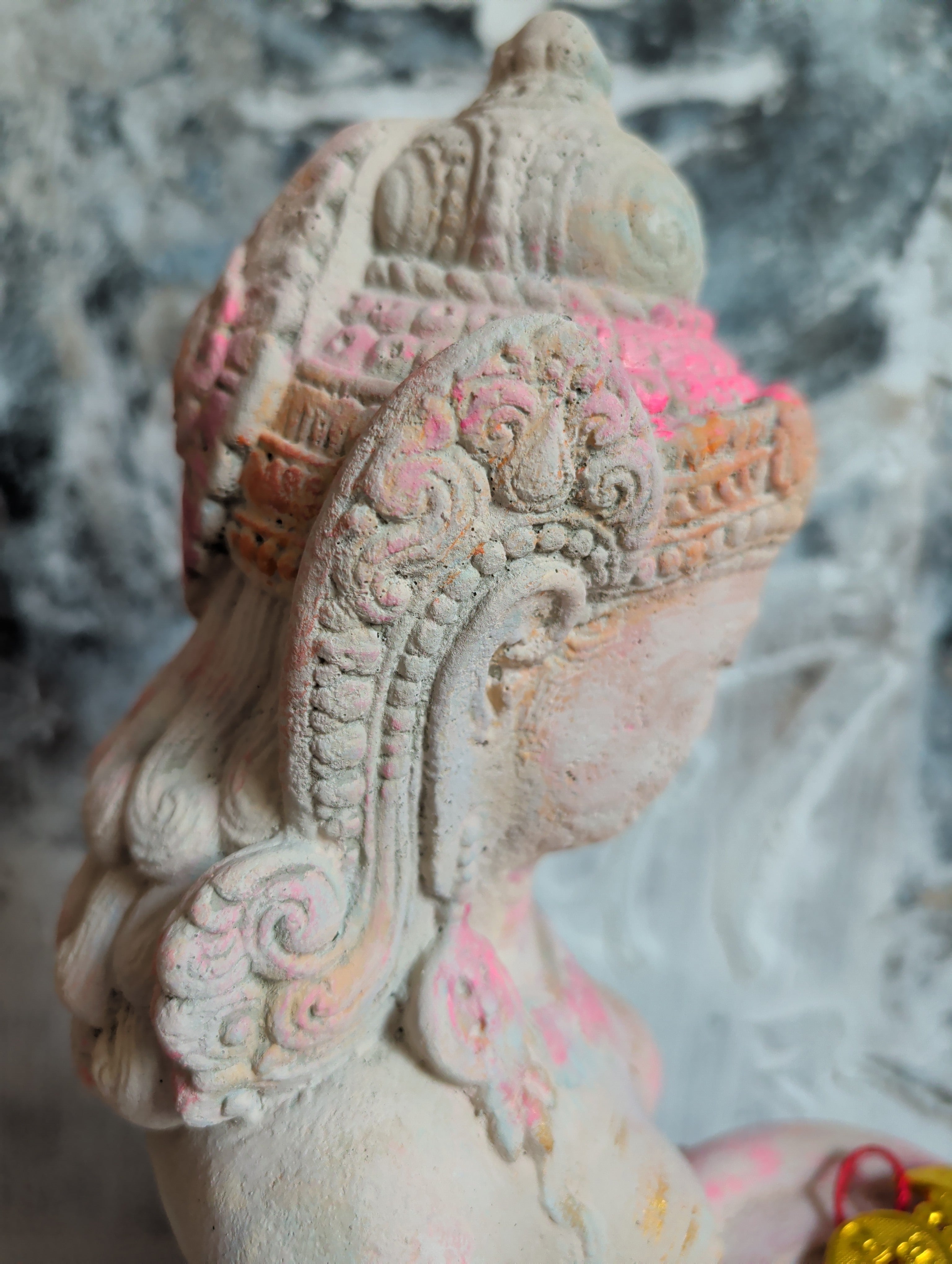 TARA Göttin mit Schale