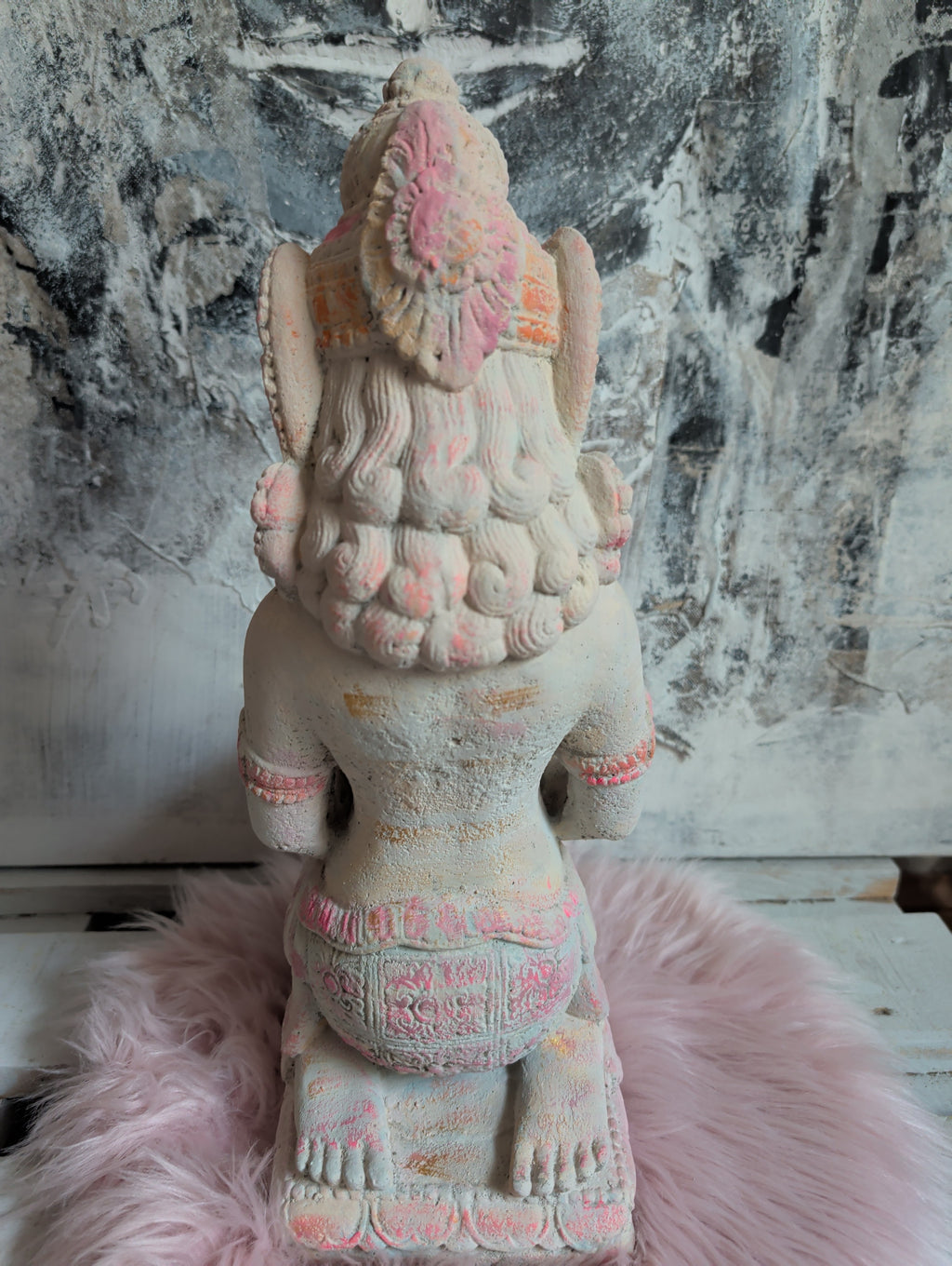 TARA Göttin mit Schale