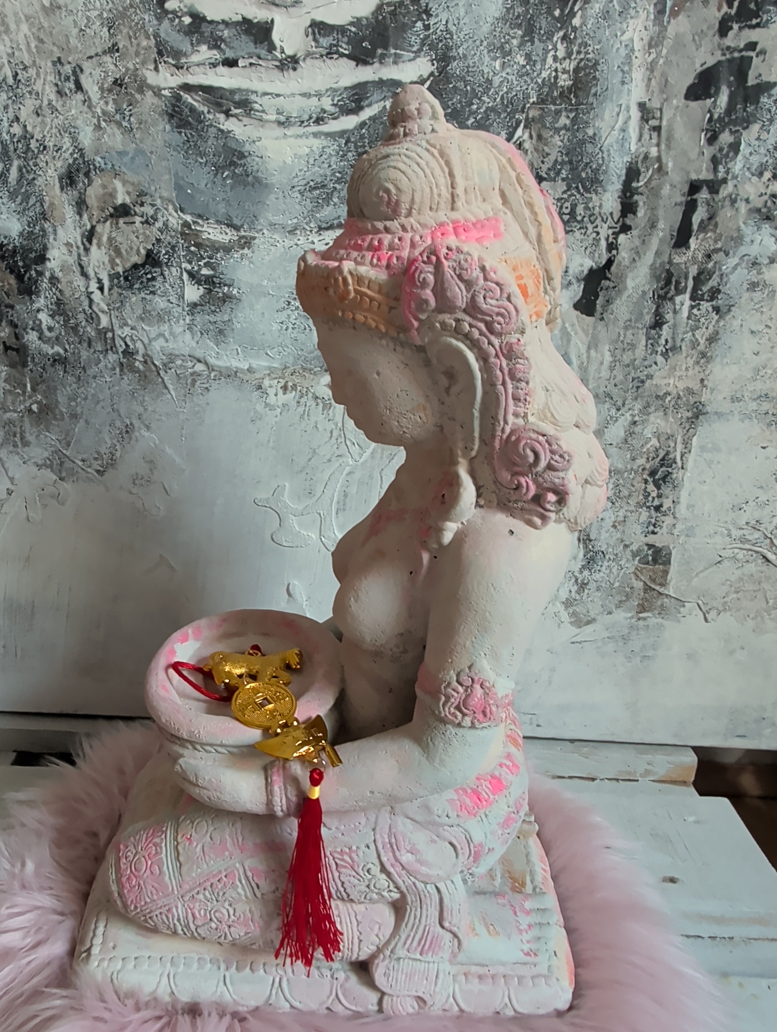 TARA Göttin mit Schale