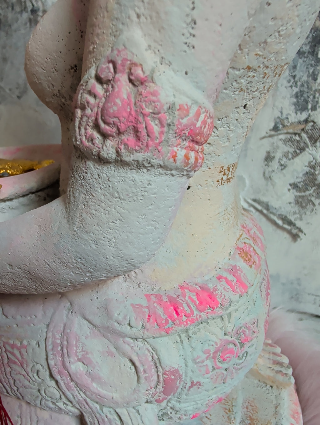 TARA Göttin mit Schale