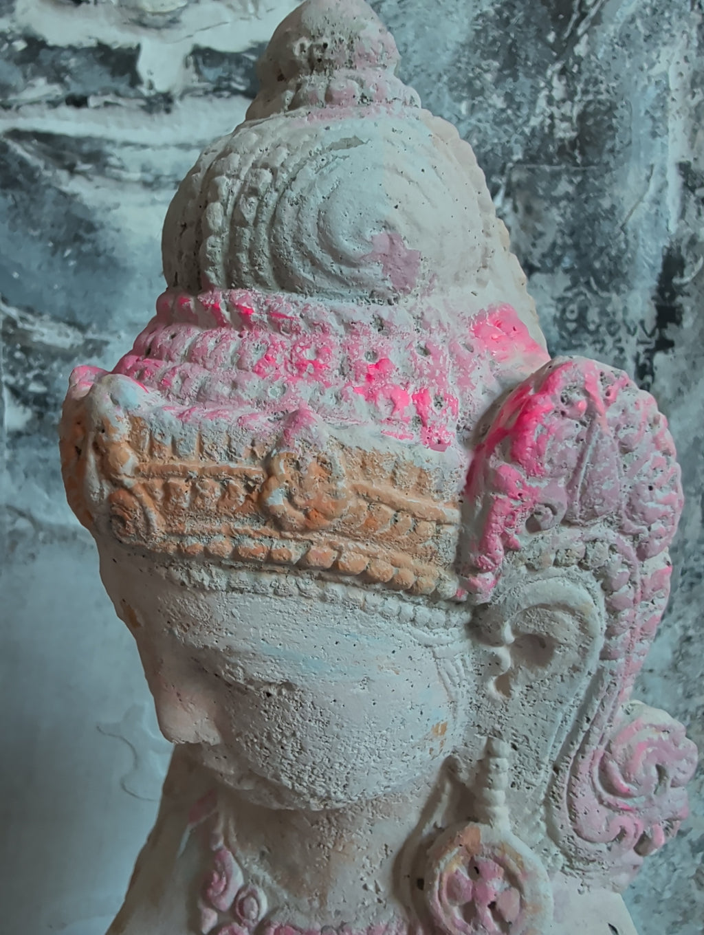 TARA Göttin mit Schale