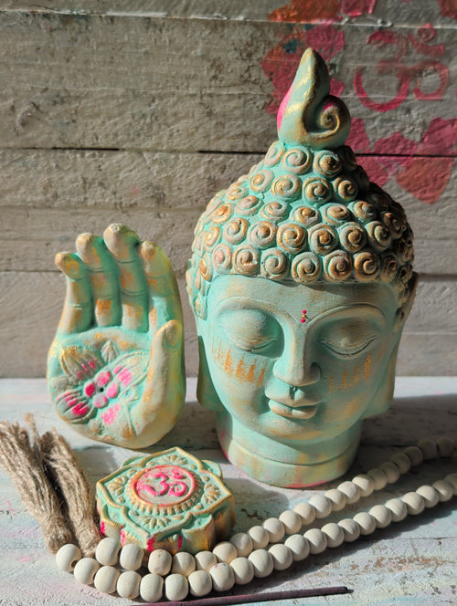 Buddha Altar Set in einer harmoschen Farbenergie für spirituelle Räume Steinguss ANILUAP