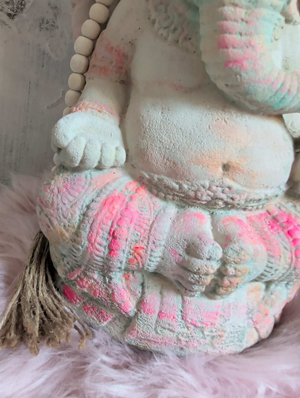 Ganesha Steinfigur Pastell Detailansicht Gesicht mit Rüssel