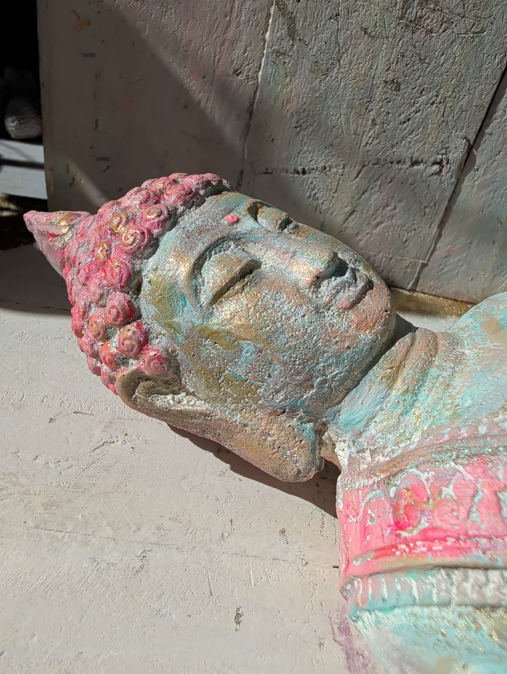 Buddha Unikat Handbemalt weiß rosa türkis 