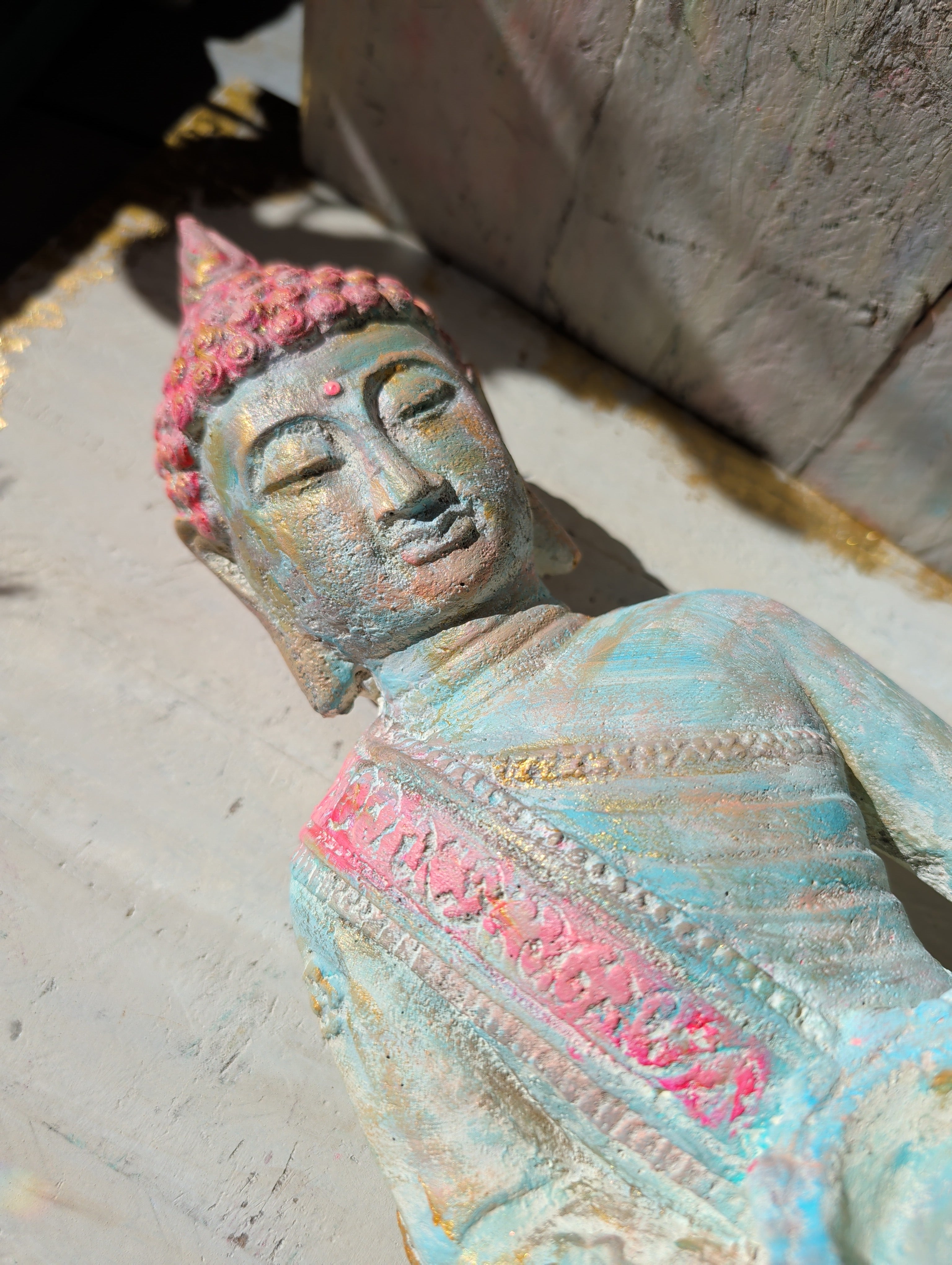 Buddha Steinguss CASHMERE weiß Gold Türkis Vorderansicht