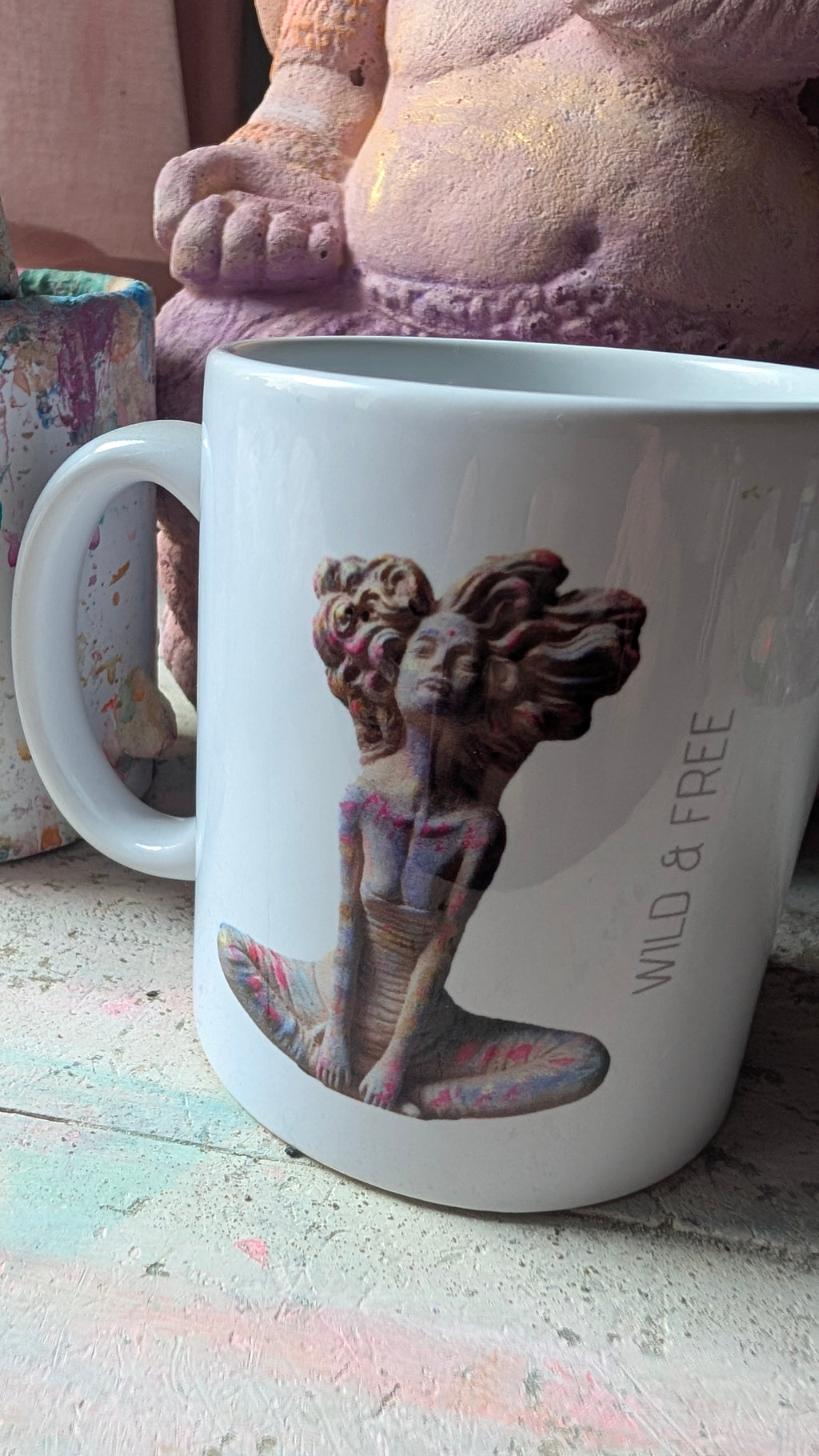 Yogini Tasse Wild and free Detailansicht limitierte Auflage von ANILUAP STEINFIGUREN 