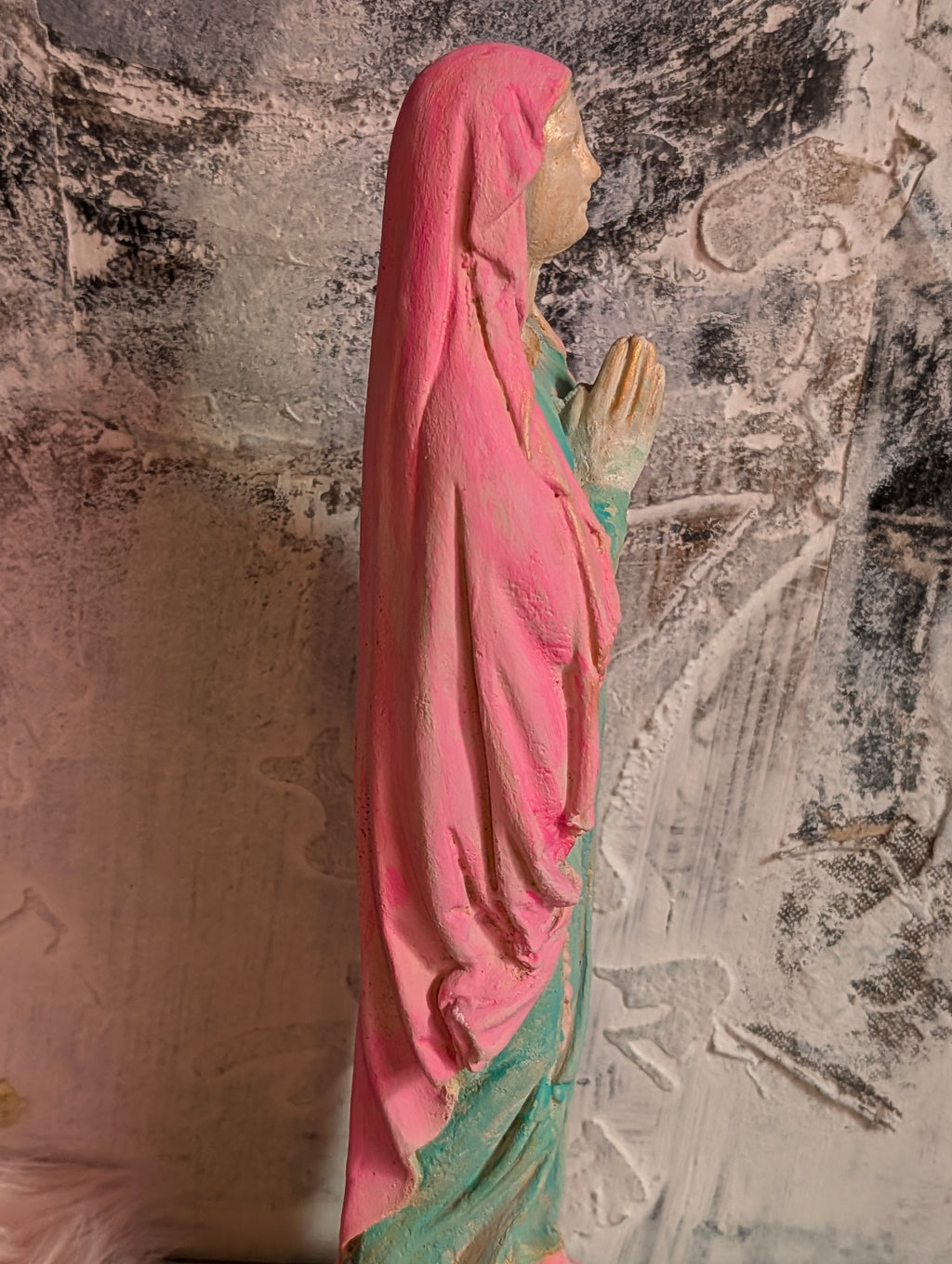 Madonna von Lourdes Seitenansicht handbemalt
