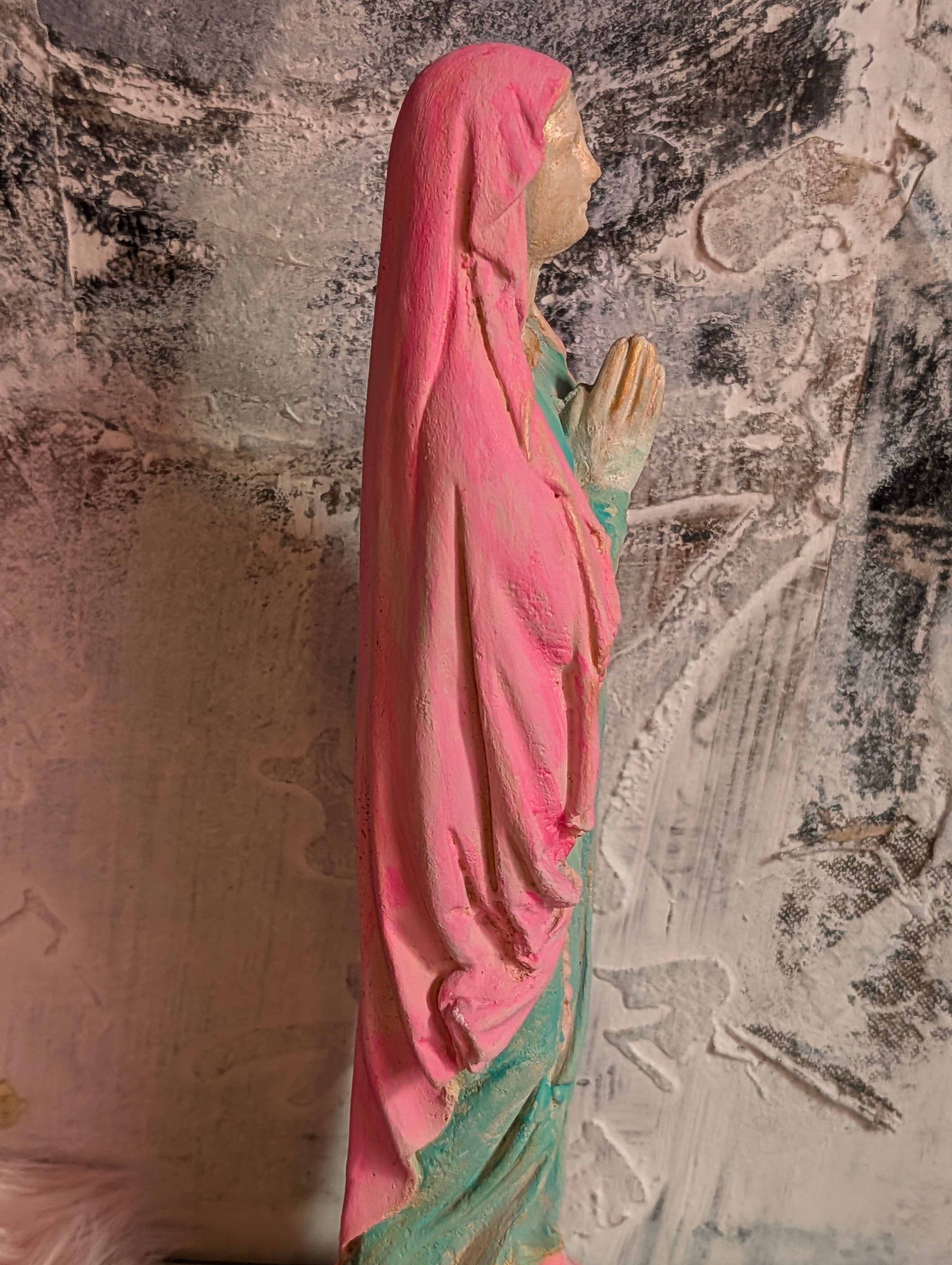 Madonna von Lourdes Seitenansicht handbemalt
