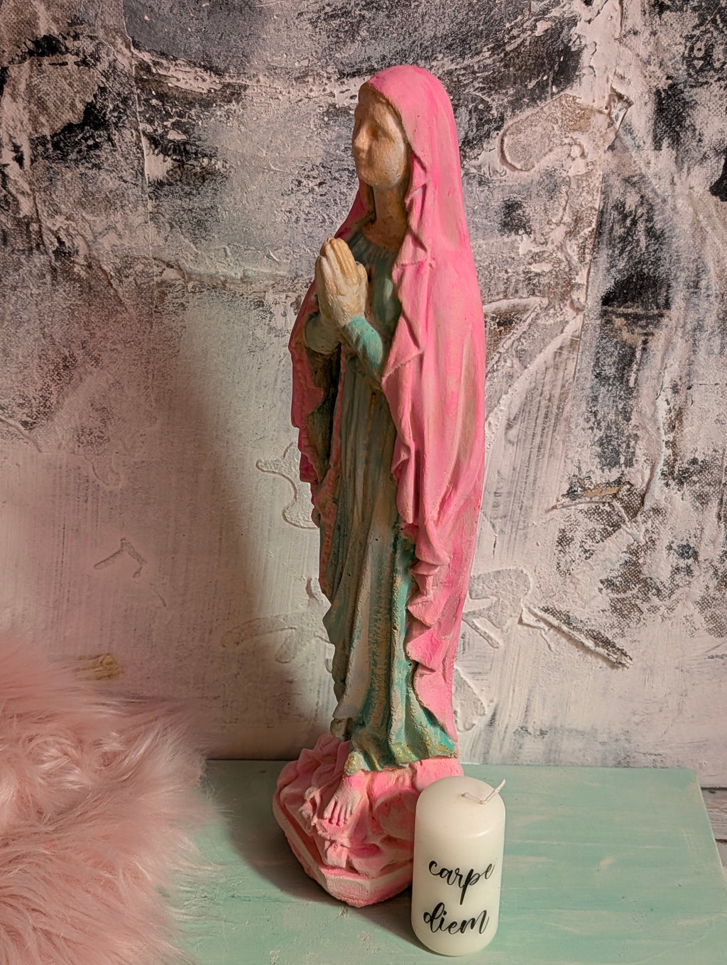 Heilige Maria Statue stehend bunt 
