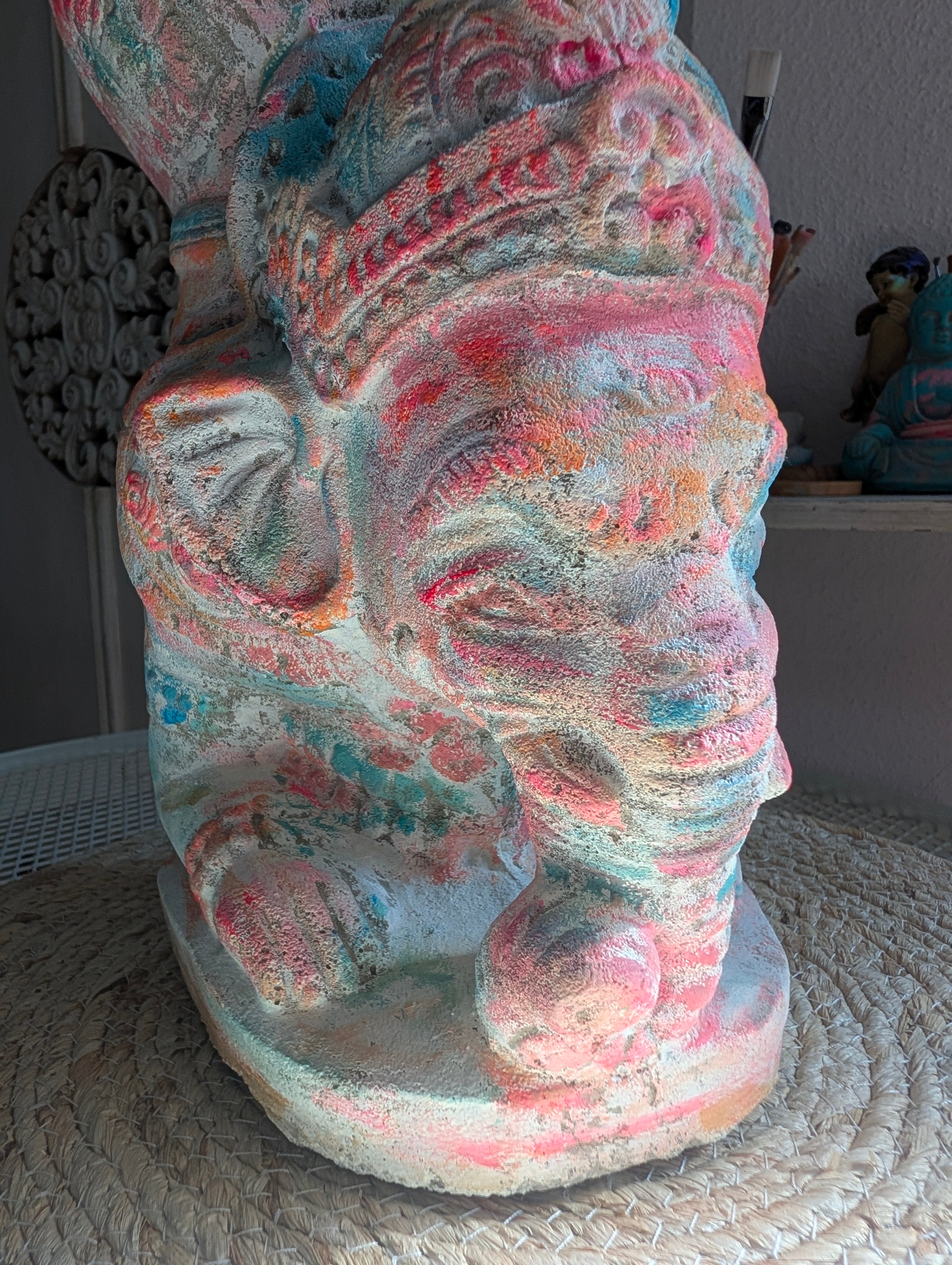 Ganesha Pink Moon Steinguss Figur Vorderansicht