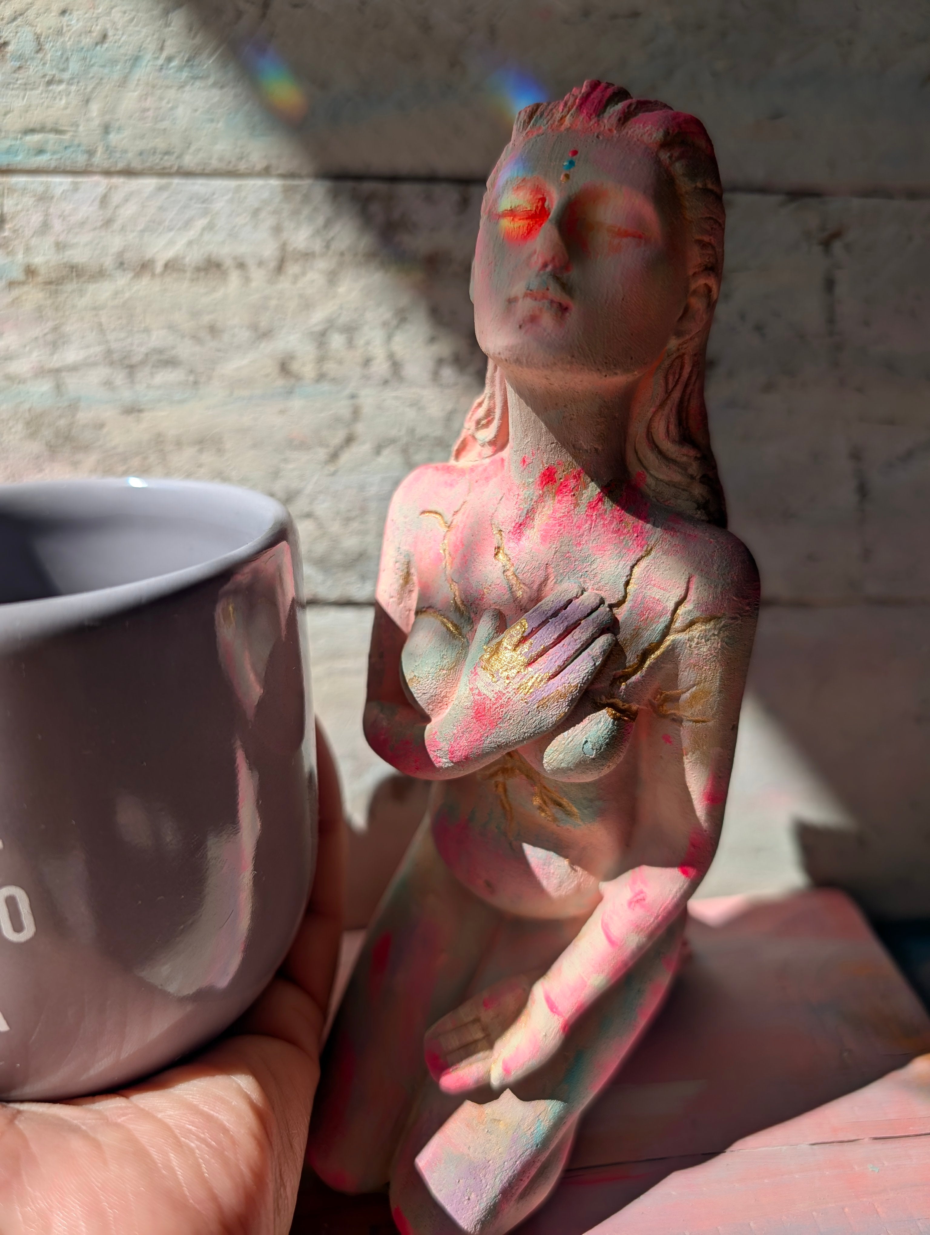 Göttin der Heiling im Sonnenlicht knieende Steinfigur handgefertigt ANILUAP