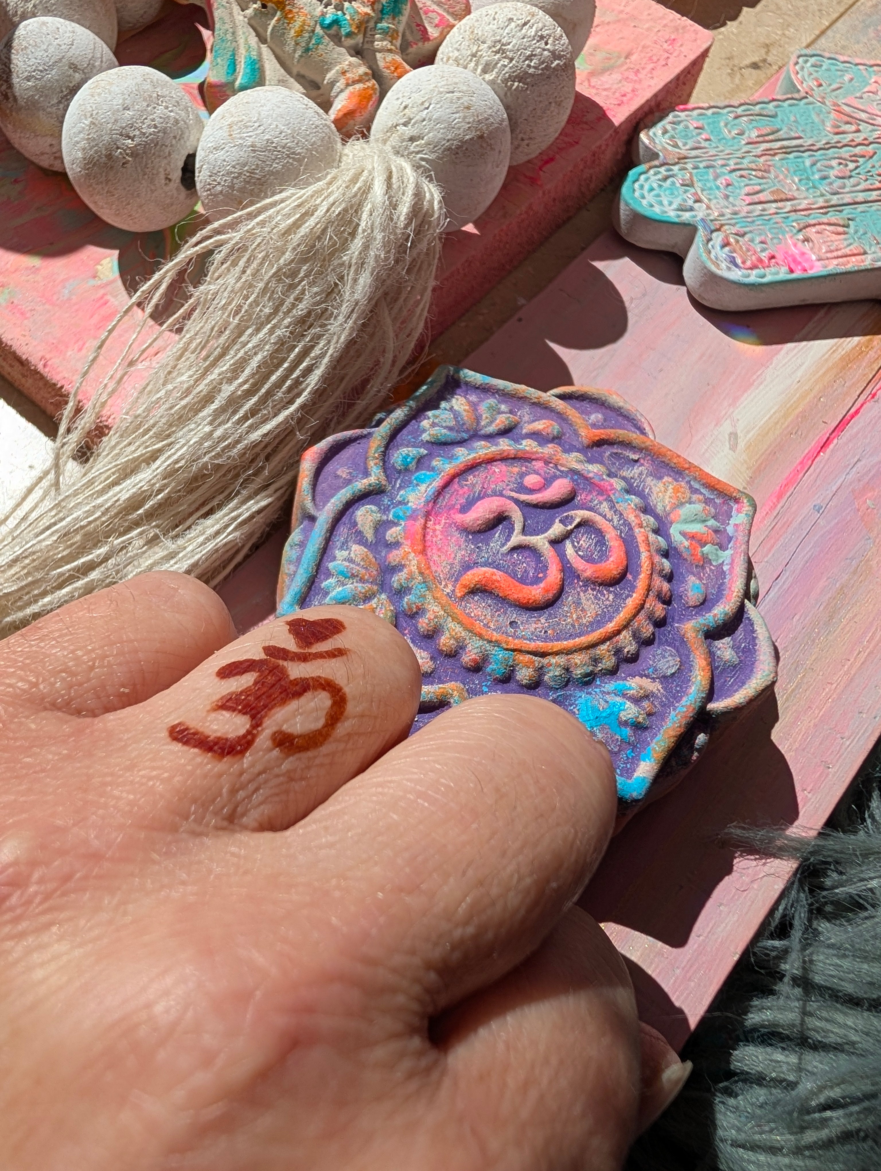 Handgefertigter OM Altarstein für deine Meditation ANILUAP