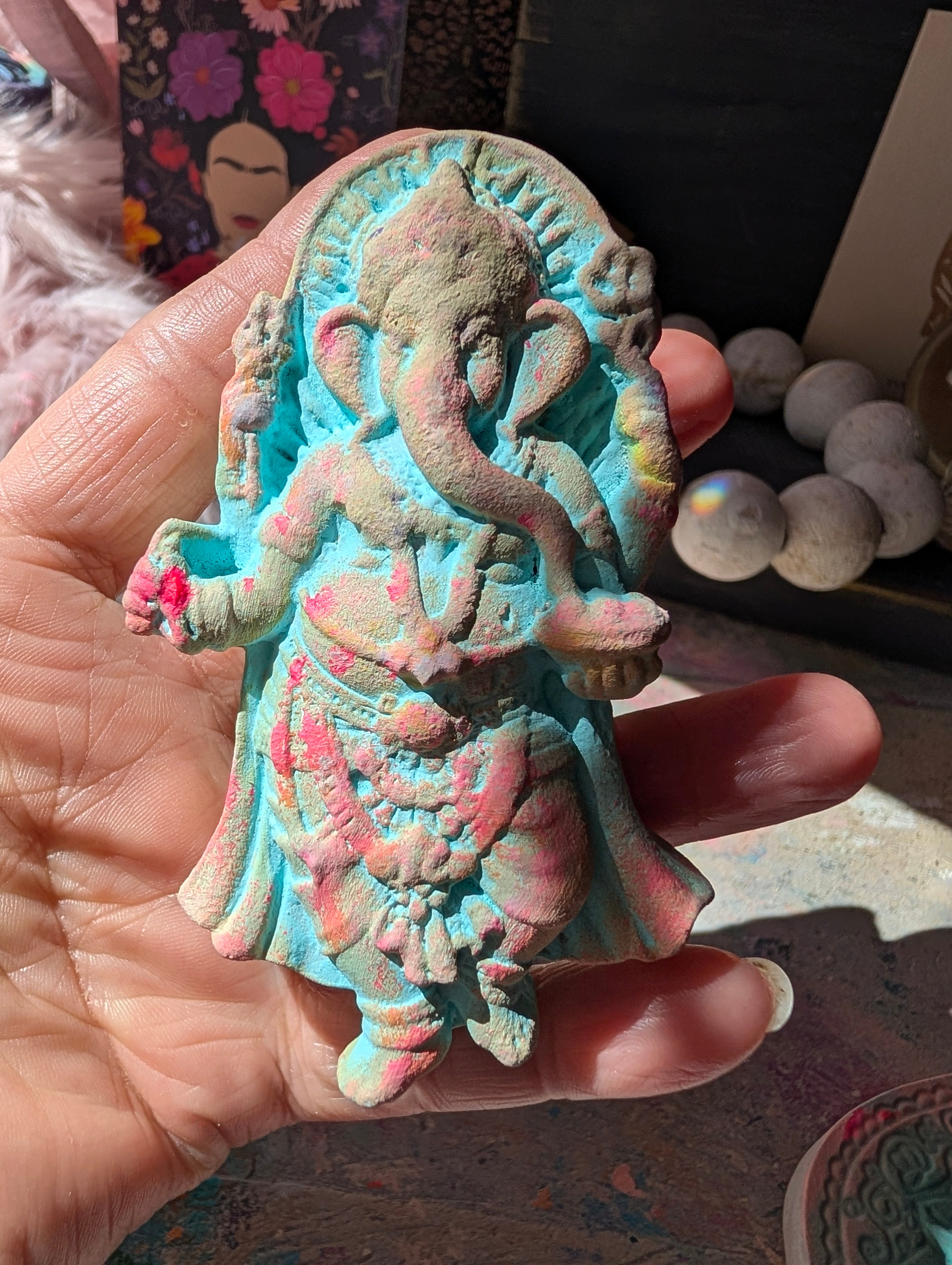 Ganesha Altarfigur - Glücksbringer mit Holzkranz