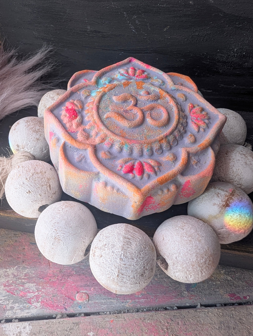 OM Altarstein  - Spiritueller Symbolstein mit Holzkranz