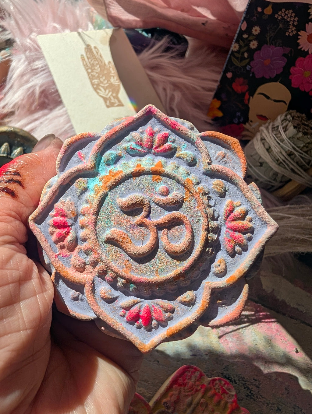 OM Altarstein  - Spiritueller Symbolstein mit Holzkranz