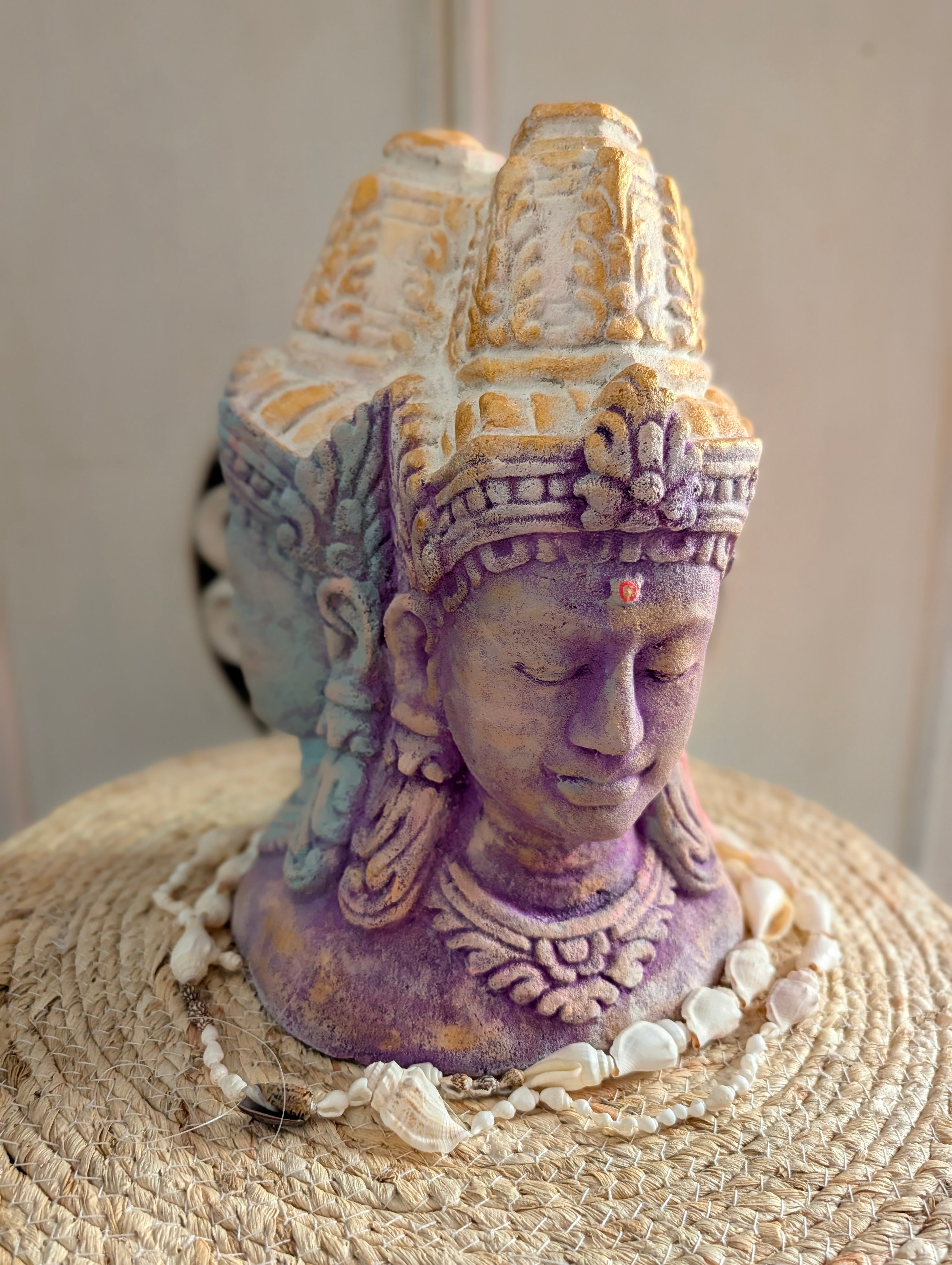 ANILUAP Tara Unikat aus Sandstein – handgemalt, ca. 28 cm