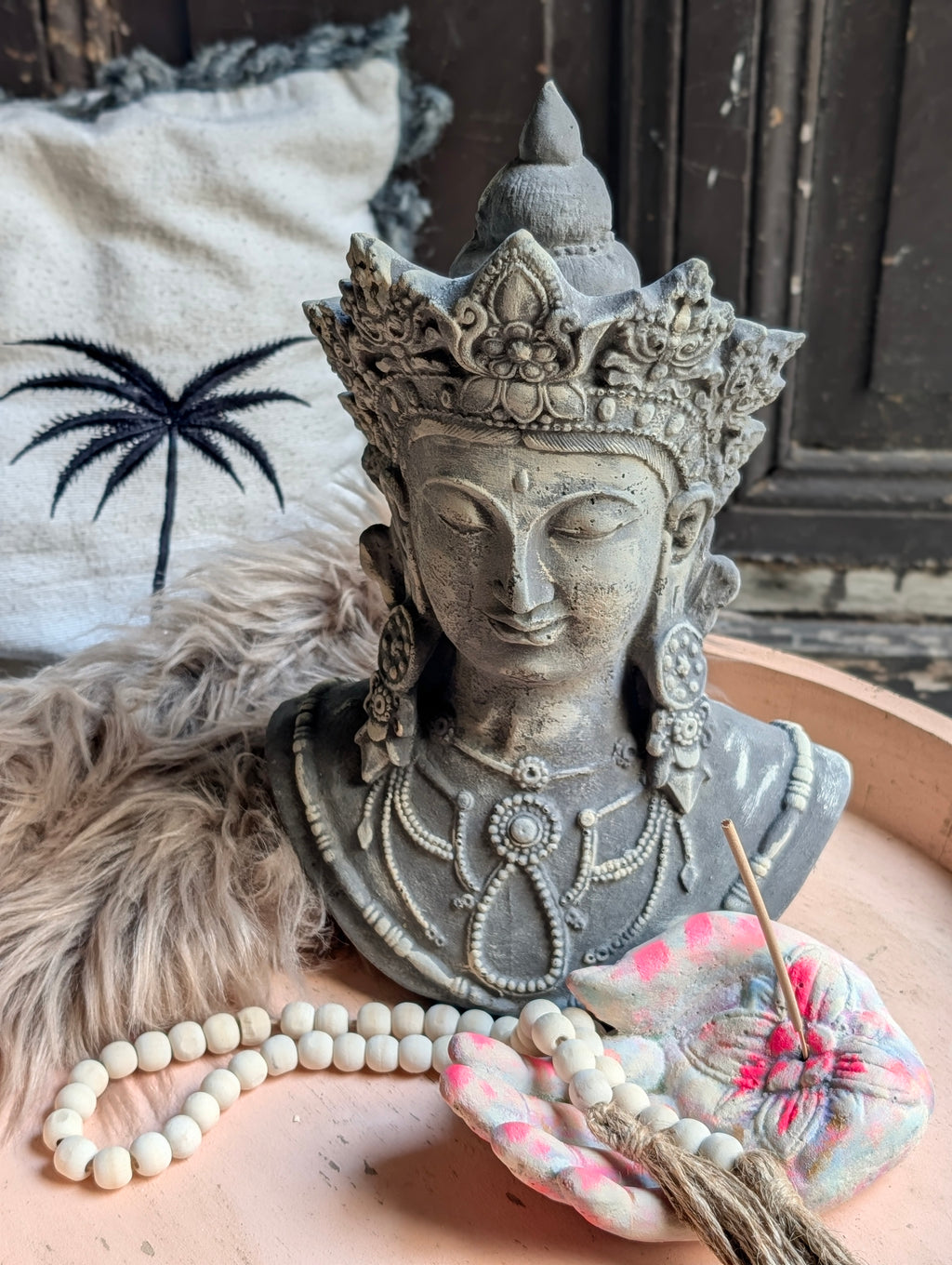 Altar-Set mit Buddha-Büste & Lotus-Räucherhand