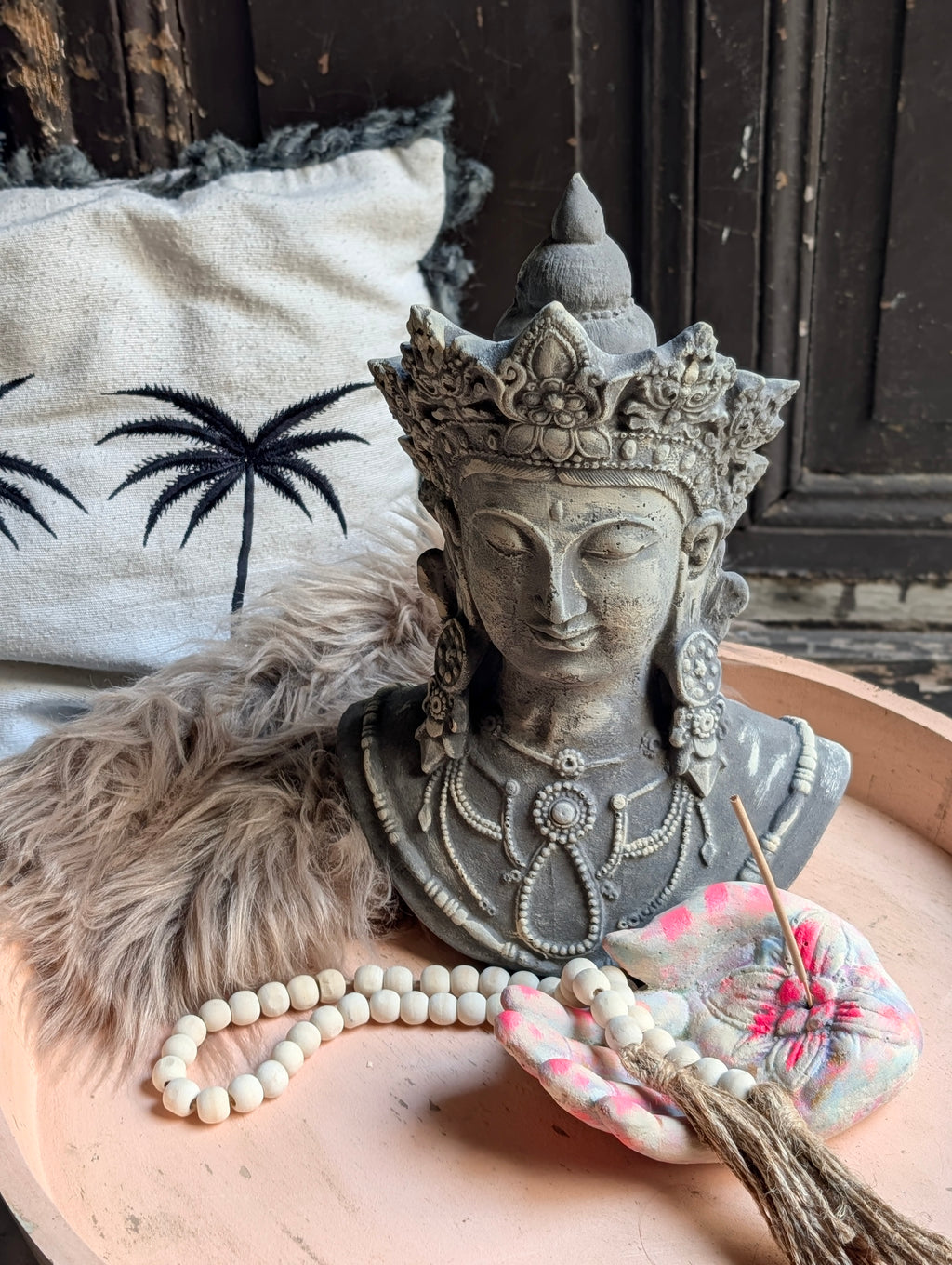 Altar-Set mit Buddha-Büste & Lotus-Räucherhand