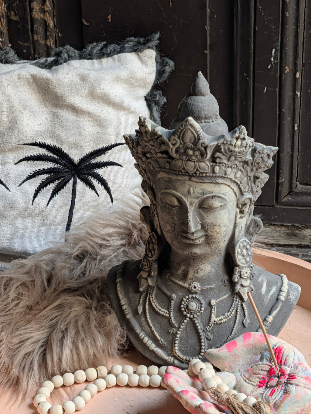 Altar-Set mit Buddha-Büste & Lotus-Räucherhand