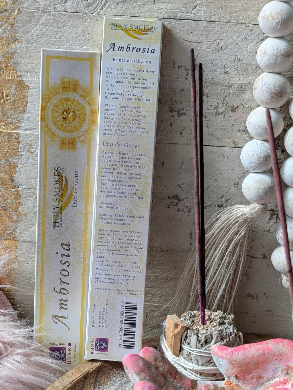 Räucherhand I OM YOU – handbemalter Räucherstäbchenhalter mit Lotusblüte
